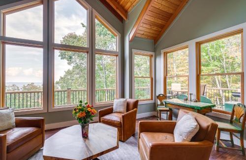 Caldwell House | Mtn Views and Spacious Deck! Modern Caldwell Getaway
