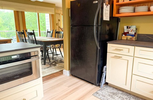 Sunapee House | Mtn Views. Backyard sledding hill. Pet-friendly.