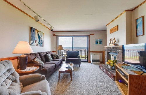 Newport Center Condo | Mtn Views & Pool Access: Lake Memphremagog Condo!