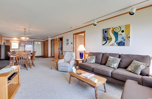 Newport Center Condo | Mtn Views & Pool Access: Lake Memphremagog Condo!