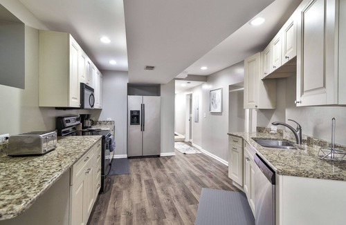 Sheffield Neighbors Apartment | MTR~KingBeds-PetFriendly-FreeParking