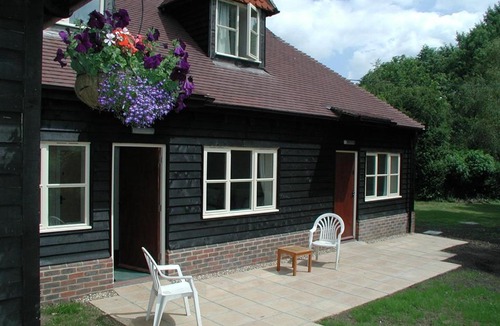 Alfold Hotel | Mucky Duck Inn