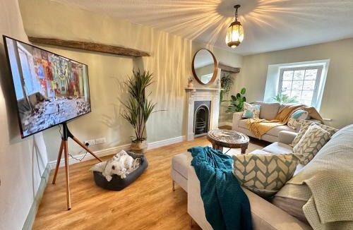 Kirkby Stephen House | Muddy Boots-Arcade Royale