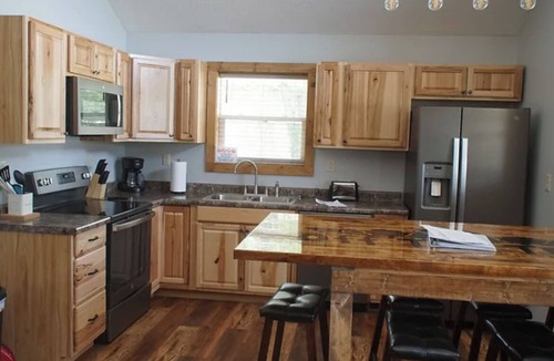 Attica Villa | MUDDY SIDE UP - 3 Bedroom, 2 Bath Villa w/Vaulted Ceiling