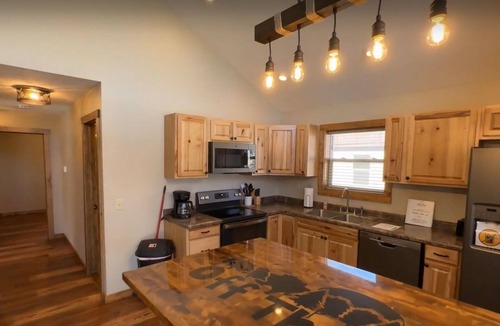 Attica Villa | MUDDY SIDE UP - 3 Bedroom, 2 Bath Villa w/Vaulted Ceiling