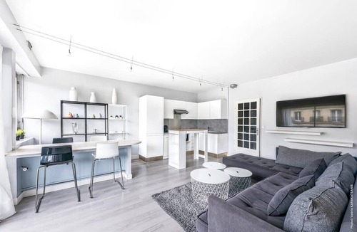 Porte-Dauphine Apartment | Muette - Lamartine 1bdr by B'Your Home