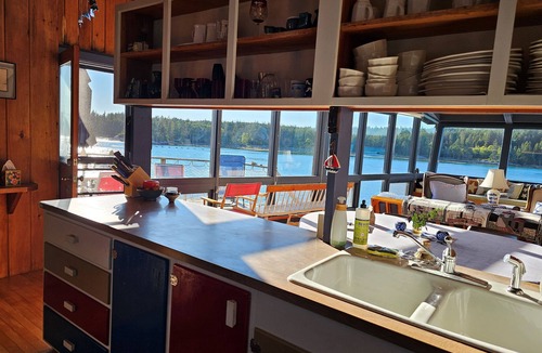 Stonington Cottage | Muir Boat House - Rustic, Fun Seaview "BoatHouse"