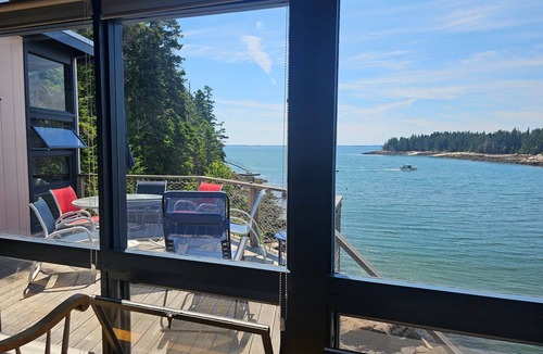 Stonington Cottage | Muir Boat House - Rustic, Fun Seaview "BoatHouse"