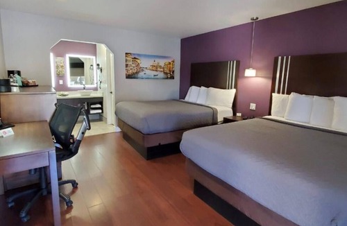 Martinez Hotel | Muir Lodge Motel