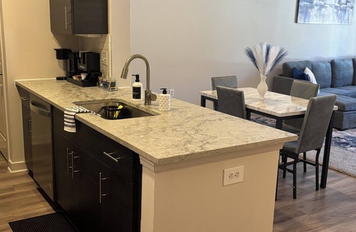 Loring Heights Apartment | Mulan Escapes - Luxury Buckhead Gem - Free Parking