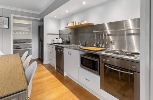 Invermay House | Mulberry Mews Cottage