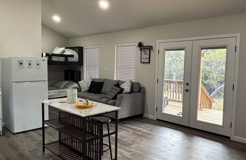 Inez Cabin | Mulberry Moonrise. Family-friendly Waterfront Cabin on Garcitas Creek/Inez, TX.