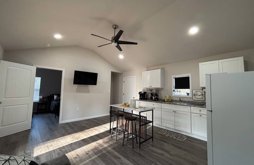 Inez Cabin | Mulberry Moonrise. Family-friendly Waterfront Cabin on Garcitas Creek/Inez, TX.