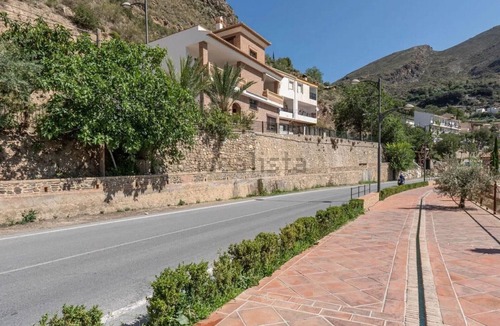 Guejar Sierra Apartment | Mulhacén Apartment with Mountain Views and Wi-Fi