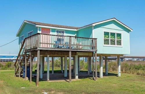 Surfside Beach House | Mullet Manor: Steps to the Beach in Surfside, Texas