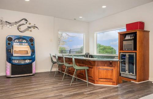 Jefferson House | Mulligan Manor Golf Course Views Fun Amenities