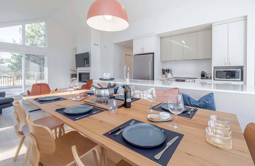 Saint-Basile Ski Chalet | Mulligan | Private Spa & Golf Getaway