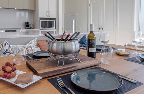 Saint-Basile Ski Chalet | Mulligan | Private Spa & Golf Getaway