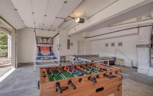 Sunriver House | Mulligan Woods - Meredith Lodging