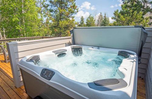 Sunriver House | Mulligan Woods - Meredith Lodging
