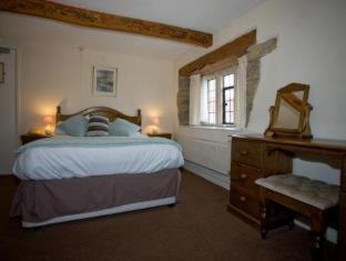 Street Bed & Breakfast | Mullions 51 B&B