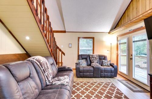 Russellville House | Multi-Level Bonneau Cabin Walk to Lake!