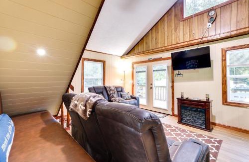 Russellville House | Multi-Level Bonneau Cabin Walk to Lake!