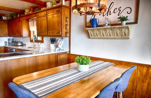Park Hill Cabin | Multi-Level Cabin With Beautiful Views of Tenkiller Lake