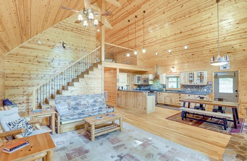Burnsville Cabin | Multi-Level Deck, Views! 4-Season Burnsville Base