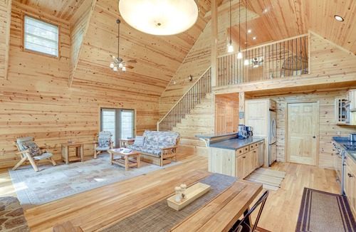 Burnsville Cabin | Multi-Level Deck, Views! 4-Season Burnsville Base