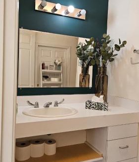 Mississauga Apartment | Multi-level home near Squareone, Airport, 3Parking