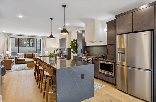 Hurwood Heights Apartment | Multi-level home with hot tub and rooftop views