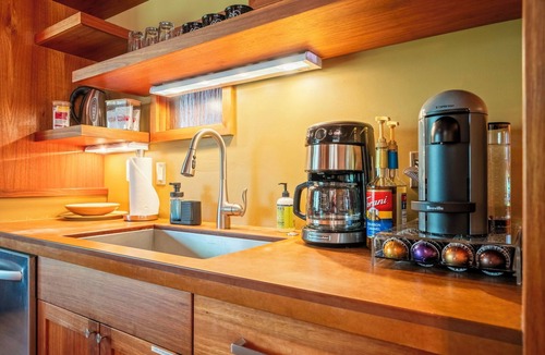 Sisters Apartment | Multi Level Retreat w/3 bedrooms