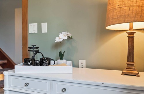 Sisters Apartment | Multi Level Retreat w/3 bedrooms