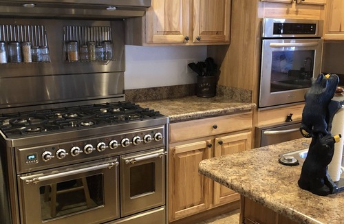 Sundance Cabin | Multi-purpose, secluded lodge with scenic views.