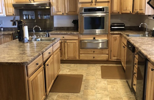 Sundance Cabin | Multi-purpose, secluded lodge with scenic views.