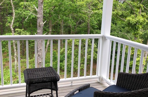 Oak Bluffs House | Multiple Ensuites, Central Air, Perfect Location