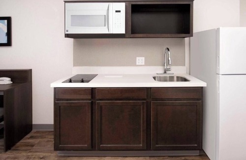 Newnan Hotel | Multiple Suites w/Kitchen | Onsite Gym & Laundry