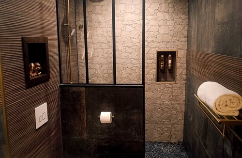 Charleval Bed & Breakfast | Multiverse Suite: The Immersive Experience