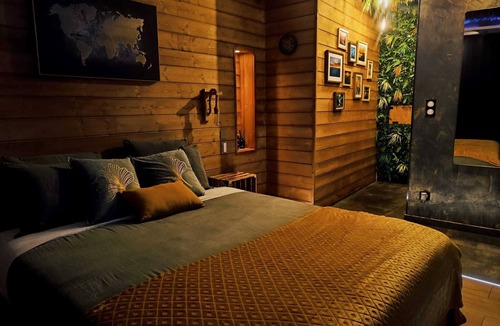 Charleval Bed & Breakfast | Multiverse Suite: The Immersive Experience