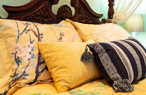 Multnomah Village Bed & Breakfast | Multnomah Hidden Pond - stunning upscale romantic in lush background setting