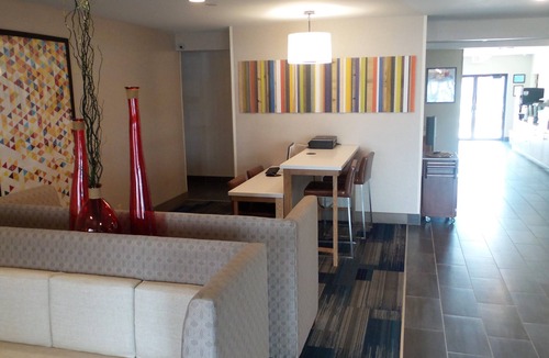 Muncie Hotel | Muncie Place Hotel & Suites
