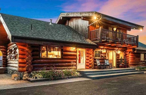 Colville House | Muncton Mountain Lodge