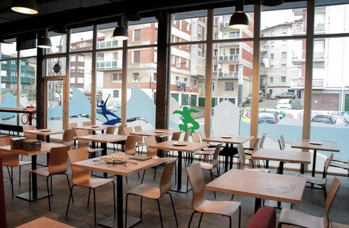 Mundaka Hostel | Mundaka Hostel & Sports Cafe