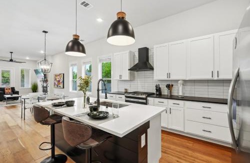 West Dallas Villa | Munice at Trinity Grove