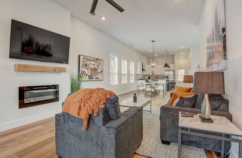 West Dallas House | Munice U Too at Trinity Grove