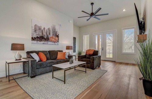 West Dallas House | Munice U Too at Trinity Grove