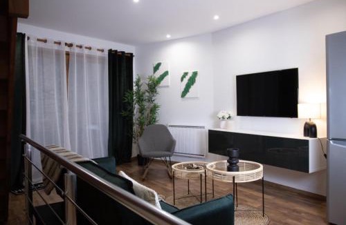 Nemours House | Muraille du château avec jacuzzi