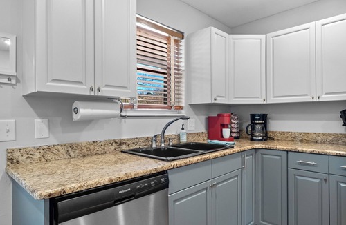 Bentonville House | Mural House B: Private Hot Tub> On The Trails> Fire Pit> EV Charger