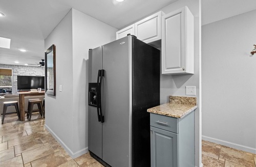 Bentonville House | Mural House B: Private Hot Tub> On The Trails> Fire Pit> EV Charger